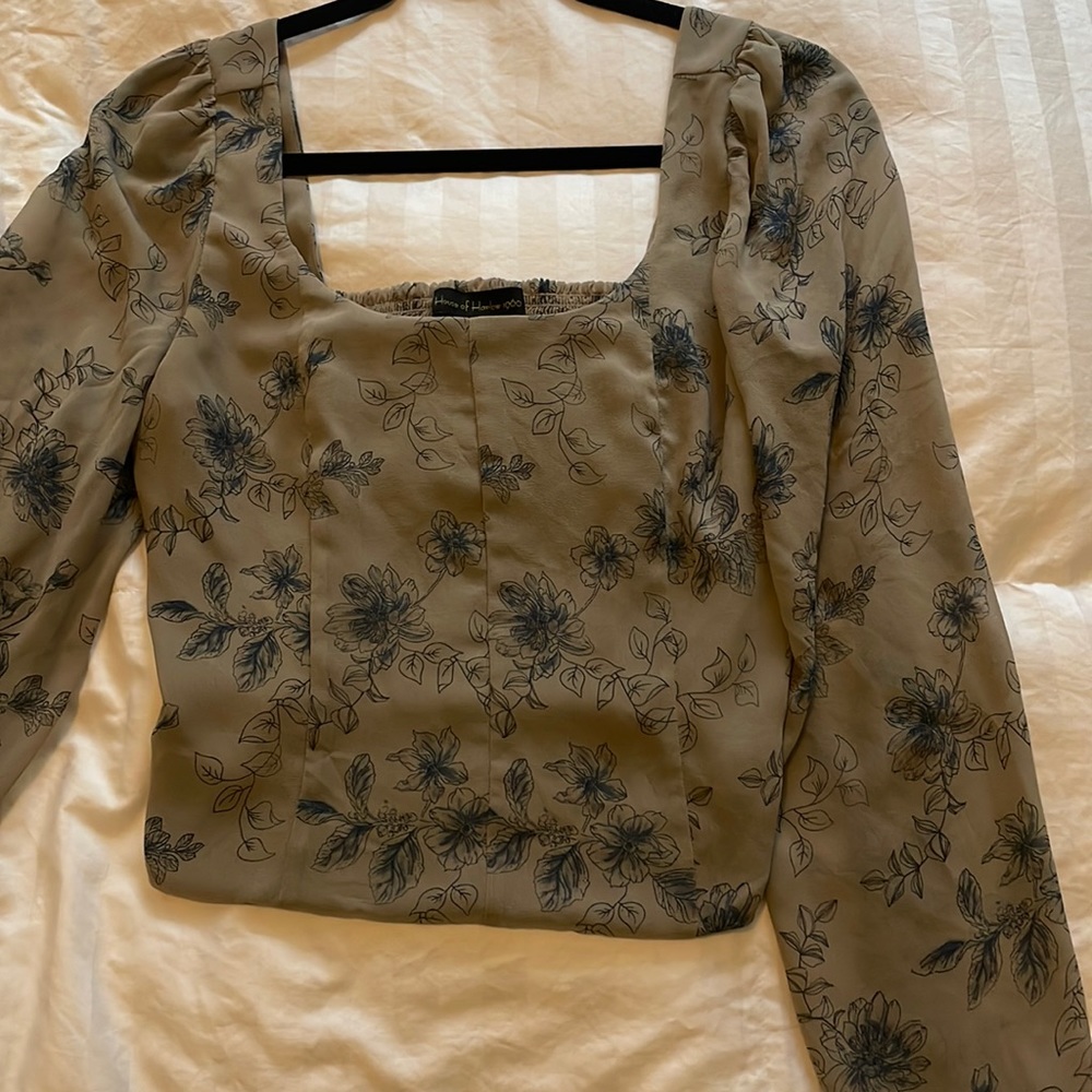 Grey House of Harlow 1960 top in excellent condition.